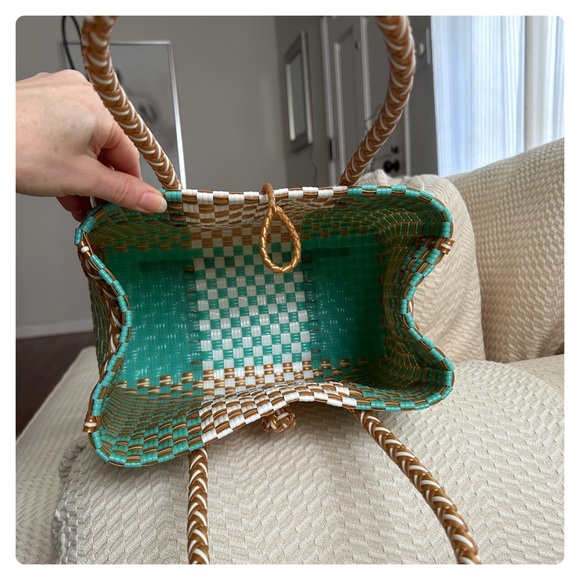 Recycled plastic woven handbag - Picture 6 of 10